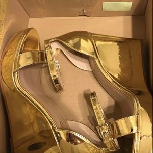 Mix No. 6 GOLD SAHI WEDGE SANDAL
